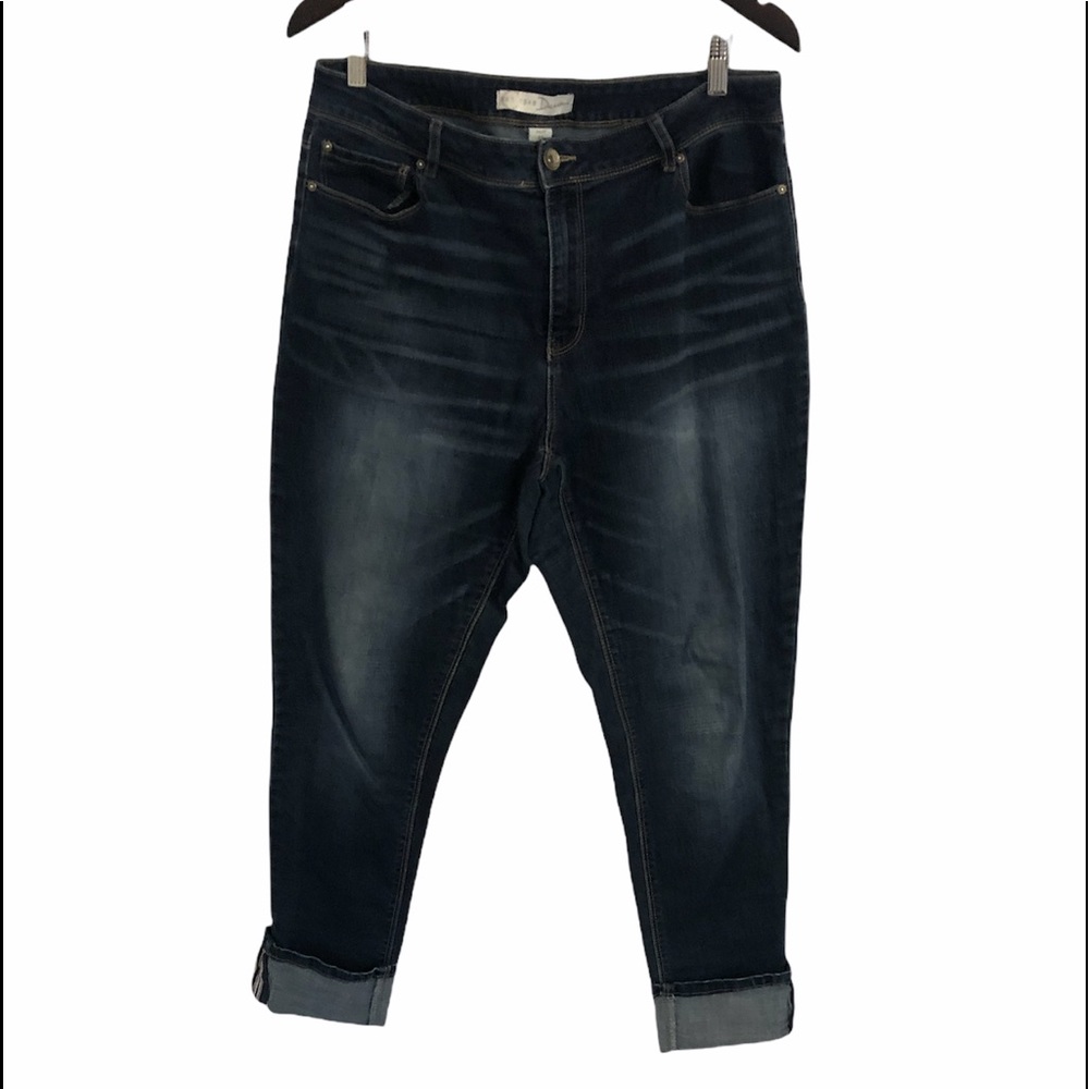 Est. 1946 distressed cropped jeans.